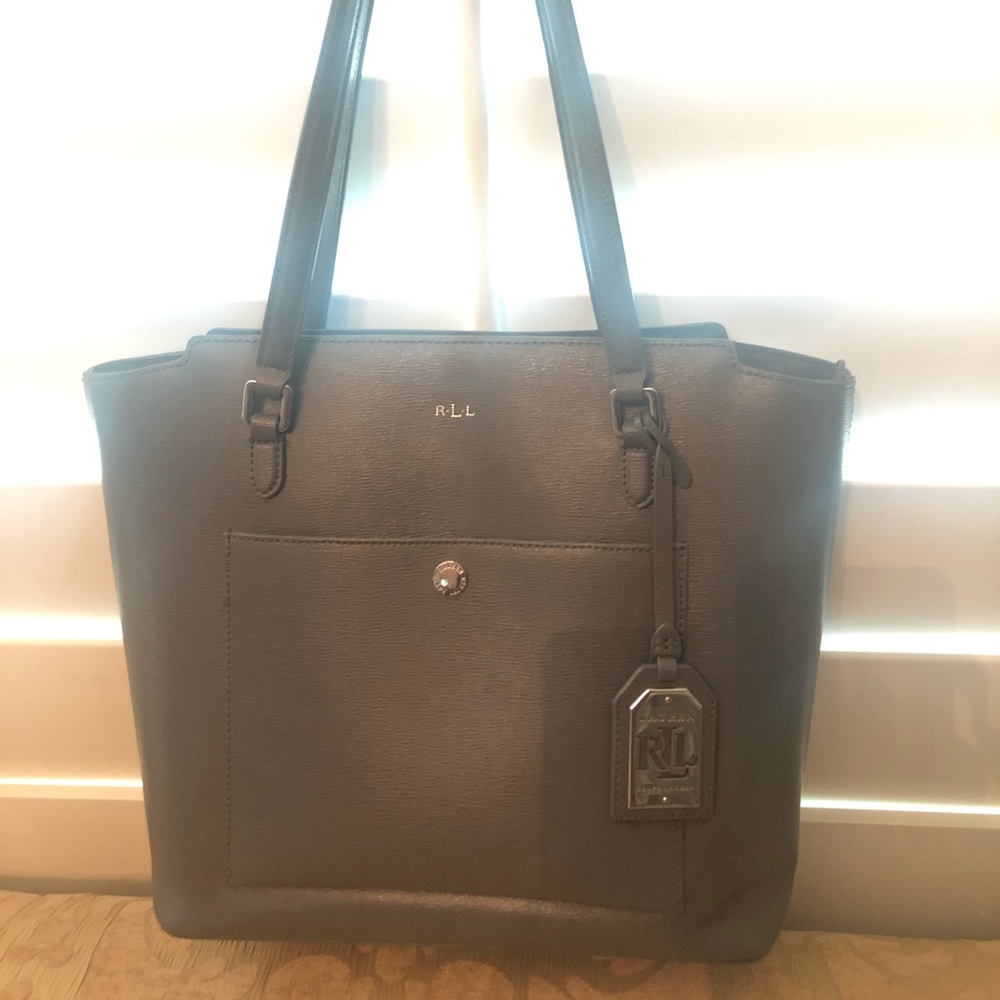 Selling because bought new purses, downsizing!